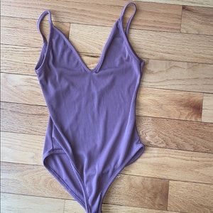 V/u neck bodysuit